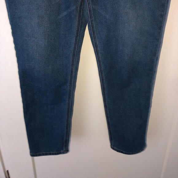 American Eagle high rise Mom jeans sz 8 Reg NWOT - Picture 3 of 9